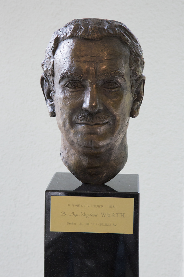Presentazione - Fondazione in memoria degli sviluppi pionieristici e del lavoro di una vita del Dr.-Ing. Siegfried Werth