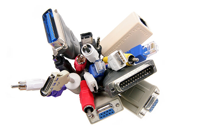 Connettori / connessioni a spina - Spina trasmettono, in connessioni per lo più staccabili, correnti elettriche in tutti i settori della vita.